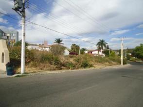 Se vende terreno Villas de Irapuato 2,000m2