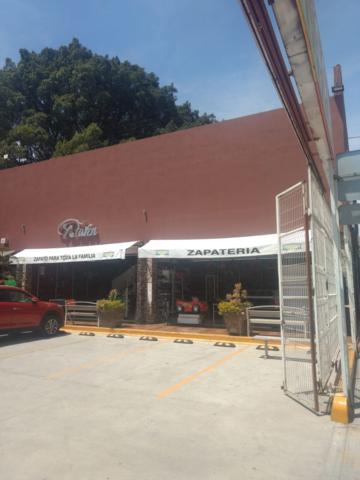se vende plaza comercial en Irapuato Gto.