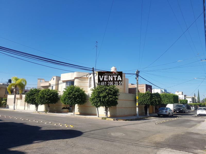 CASA EN VENTA EN ZONA DE ORO II